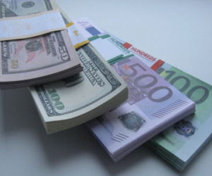 USD tăng mạnh: Điềm báo đáng sợ, rút tiền cố thủ