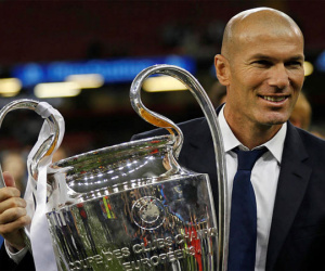 Zinedine Zidane từ chức HLV trưởng Real Madrid