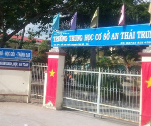 Án mạng trước cổng trường trong ngày tổng kết năm học