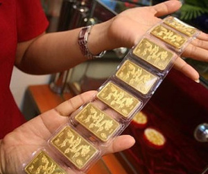 Giá vàng và USD cùng giảm mạnh