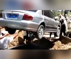 Lạ đời người đàn ông được chôn cất trong xe hơi thay vì quan tài