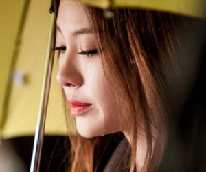 Mẹ chồng đánh con dâu chỉ vì cây chổi lau nhà, chồng chỉ đứng ngó và lặng thinh không nói câu gì