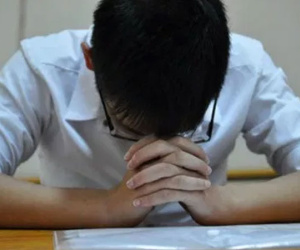 Mệt mỏi vẫn phải học thêm dịp hè vì sợ bị giáo viên ghét