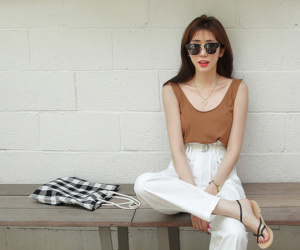 15 set đồ dưới đây chứng minh rằng quần trắng cũng 'đa zi năng' chẳng kém quần jeans