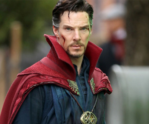 'Dr. Strange' Benedict Cumberbatch đánh bại 4 tên cướp trên đường phố