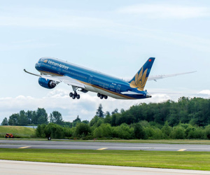 Hàng loạt phi công Vietnam Airlines xin thôi việc vì lương thấp, Bộ GTVT nói gì?
