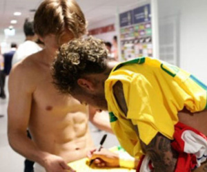 Đổi áo đấu, Modric tranh thủ gạ Neymar về Real