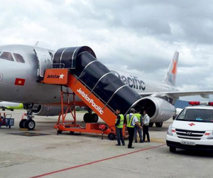 Máy bay Jetstar hạ cánh khẩn cấp cứu bệnh nhân sốc thuốc