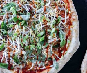 Pizza vị phở Việt gây tranh cãi dữ dội tại Australia