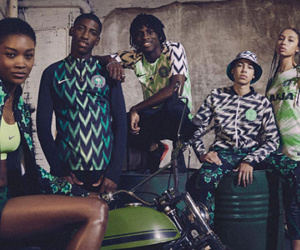 Áo đội tuyển Nigeria tại World Cup 'cháy hàng' chỉ sau ba phút