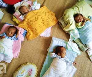 Mẹ trẻ ở Nghệ An bất chấp lời khuyên của bác sĩ giữ lại tứ thai: 'Trời cho rồi, nhất quyết không bỏ'