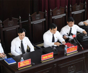 Nóng: Tòa xét xử BS Hoàng Công Lương trả hồ sơ, đề nghị khởi tố thêm 2 trưởng khoa