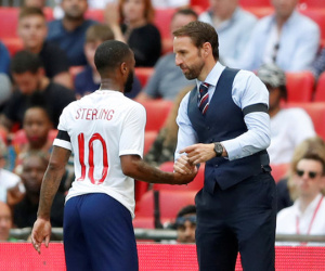 Southgate cảnh báo 'chuyên gia ngã vờ' Sterling coi chừng công nghệ VAR