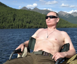 Tổng thống Putin thổ lộ về những bức ảnh 'bán nuy' gây bão