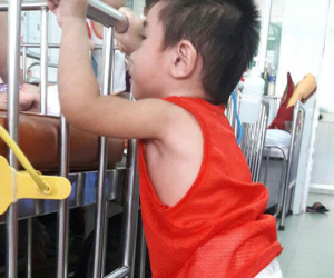 5 giờ phẫu thuật cứu bé trai 3 tuổi thoát cảnh mang bàng quang lộ ra ngoài bộ phận sinh dục