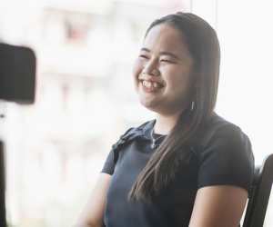 Nữ MC khiếm thị đầu tiên dẫn bản tin trực tiếp: Chẳng có ước mơ nào là không thực hiện được, quan trọng phải luôn tin tưởng vào bản thân