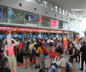 Phạt tiền nam hành khách ném điện thoại vào mặt nữ nhân viên VietJet