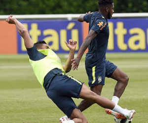Bom tấn vừa cập bến Man Utd dính chấn thương trên tuyển Brazil