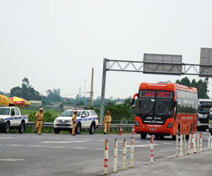 Chặn xe ở tốc độ 120 km/h