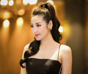 Á hậu Tú Anh lần đầu xuất hiện sau tin đồn đám cưới với bạn trai cũ Văn Mai Hương