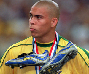 Cơn động kinh của Ronaldo 'béo' và bí ẩn lớn nhất lịch sử World Cup