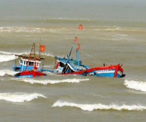 Đâm va với 'tàu lạ', 5 ngư dân trên tàu cá Khánh Hòa mất tích