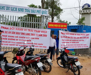 Dự án chặn lối xuống biển, người dân Phú Quốc căng băng rôn phản ứng