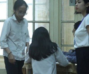 Giám thị làm lọt đề ra ngoài: Gửi cho một đồng nghiệp