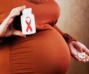 Mang thai phát hiện nhiễm HIV, mẹ bầu cần phải làm gì để không lây nhiễm sang con?