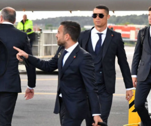 Ronaldo ăn diện bảnh bao khi đáp chuyến bay xuống Nga