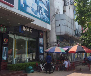 CATP Thái Bình truy tìm đối tượng đánh phóng viên khi đi xác minh 'áo mưa giá 1 triệu đồng'