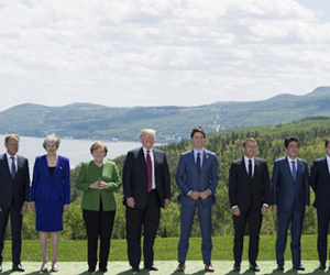 Chiều cao của Trump trong bức ảnh tại G7 gây tranh cãi