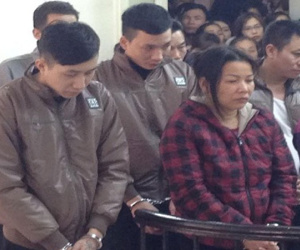 Đau lòng mẹ hám lợi, lôi con vào vòng lao lý