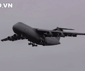 'Gã khổng lồ' trên không chuyên 'nuốt' máy bay C-130 vào bụng của Mỹ