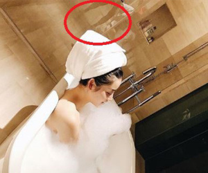 Huyền My khoe ảnh nóng bỏng trong nhà tắm nhưng hình 'đôi chân bí ẩn' mới là điều mọi người quan tâm