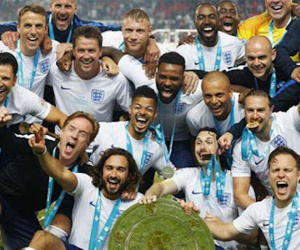 Huyền thoại Anh hạ gục huyền thoại thế giới tại Old Trafford