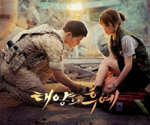Lộ ..lưng nữ chính 'Hậu duệ mặt trời' phiên bản Việt, Nhã Phương sẽ diễn vai bác sĩ Kang?