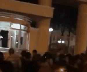Video: Ném bom xăng vào trụ sở UBND tỉnh Bình Thuận, cháy một phòng hồ sơ