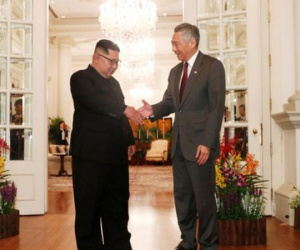 Video: Lãnh đạo Triều Tiên Kim Jong Un gặp mặt Thủ tướng Singapore Lý Hiển Long