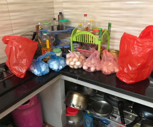 Vợ đẻ mới 2 ngày, chồng trẻ nhận đến 330 quả trứng gà xịn: 'Kiểu này ăn đến khi con 2 tuổi chưa hết!'