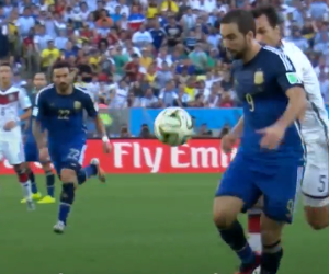 Top 10 pha bỏ lỡ đáng tiếc nhất lịch sử World Cup
