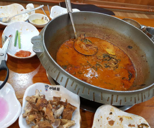 Đi ăn hàng vét nước lẩu thừa mang về, cô gái nhận hàng loạt bình luận không ngờ từ dân mạng