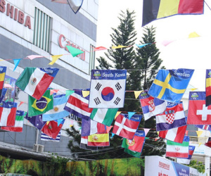 Quán xá, cửa hàng ở Sài Gòn 'thay áo World Cup' mong tăng doanh thu