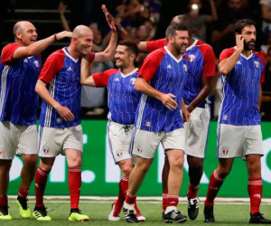Zidane lập siêu phẩm đá phạt, đánh bại đội bóng của Wenger
