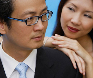 Bằng cách nhẫn nhục để chồng đánh một lần, tôi đã xua đuổi được cô nhân tình ghê gớm sống chết đòi cướp chồng