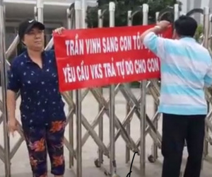 Con bị tạm giam hơn 1.000 ngày, gia đình đến VKS 'đòi'