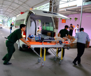 Ngư dân bị xuất huyết não được trực thăng bay ra Trường Sa cứu kịp thời trong đêm