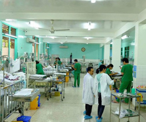 Bé một tuổi nguy kịch vì ngã vào vũng nước bị rò điện