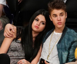 Hậu chia tay, Justin Bieber vẫn nổi đóa khi Selena Gomez bị chê xấu xí