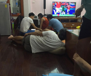 Người ông hào hứng rủ cả nhà xem World Cup, 15 phút sau bỗng im lặng khiến con cháu phải ngoái lại nhìn